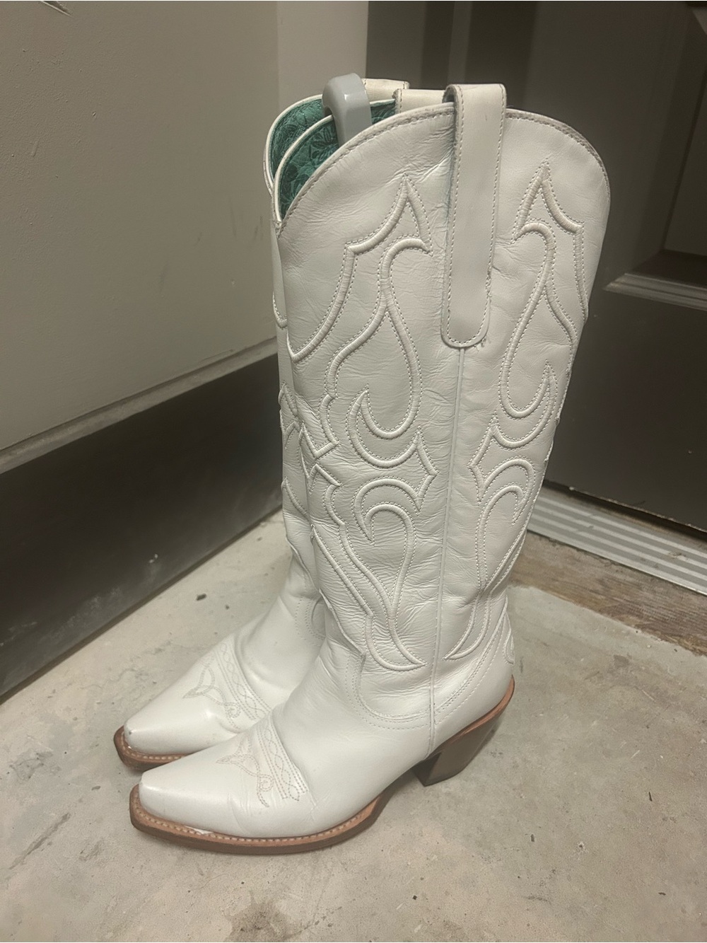 Z5074 corral white tall boots
